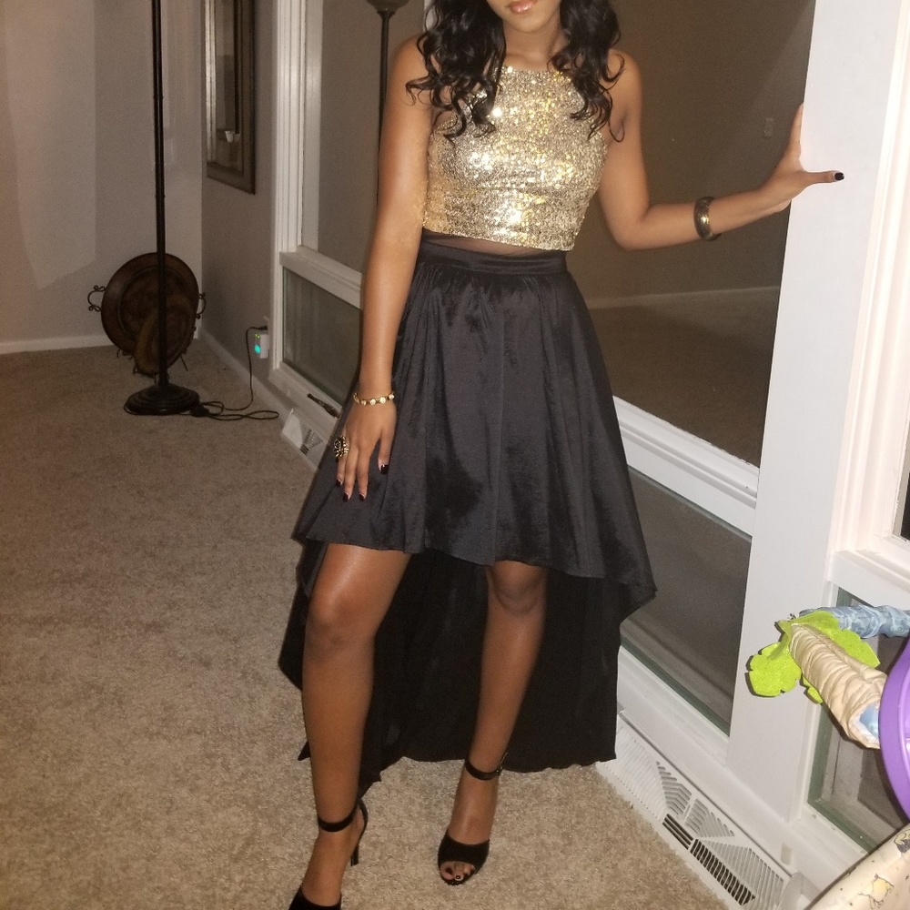 Gown - Picture 2 of 3